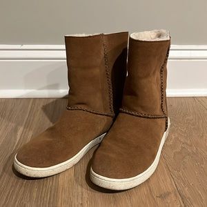 Ugg boots chestnut brown size 8 light wear great condition